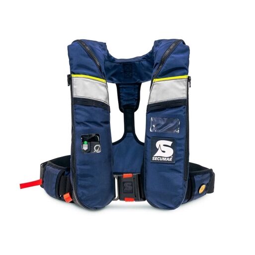 Die Rettungsweste Secumar | Rettungsweste Sierra 300 hat schwarze Riemen, rote Aufreißlaschen, mehrere Taschen, ein klares Fenster und Reflektorstreifen an den Schultern für bessere Sichtbarkeit. | Schäffeler Wassersport